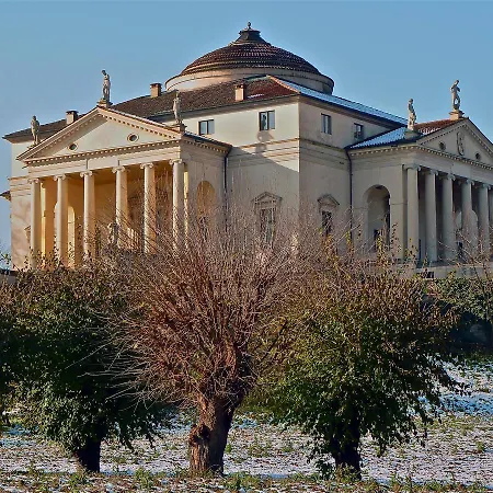 Olimpico Santa Corona לינה וארוחת בוקר